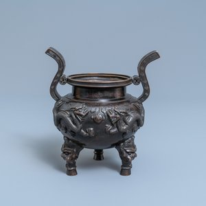 Een Chinese bronzen driepotige wierookbrander, zegelmerk, Qing — foto 1