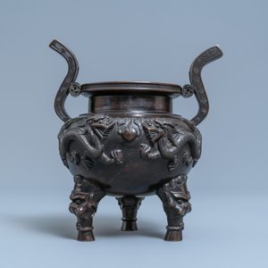 Een Chinese bronzen driepotige wierookbrander, zegelmerk, Qing — foto 2