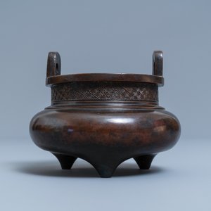 Een Chinese bronzen driepotige wierookbrander, zegelmerk, Yuan — foto 2