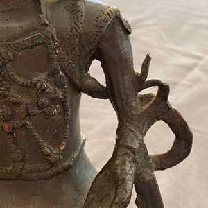 Een Chinese bronzen figuur van Boeddha, 18e eeuw — foto 9