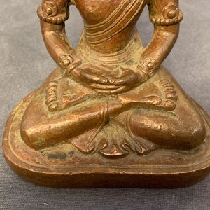 Een Chinese bronzen figuur van Boeddha Amithayus, 17/18e eeuw — foto 18