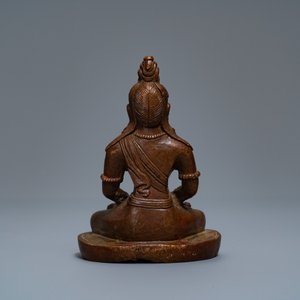 Een Chinese bronzen figuur van Boeddha Amithayus, 17/18e eeuw — foto 3