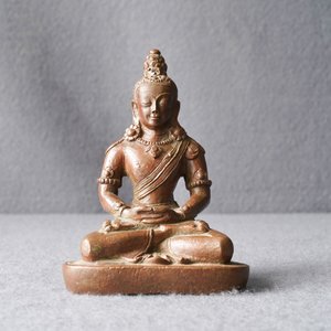 Een Chinese bronzen figuur van Boeddha Amithayus, 17/18e eeuw — foto 7