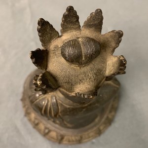 Een Chinese bronzen figuur van Boeddha, Ming — foto 19