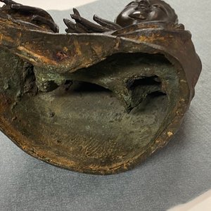 Een Chinese bronzen figuur van Boeddha, Ming — foto 17