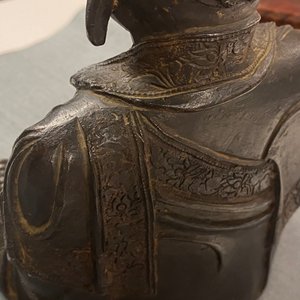 Een Chinese bronzen figuur van Boeddha, Ming — foto 25