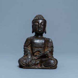 Een Chinese bronzen figuur van Boeddha, Ming — foto 3