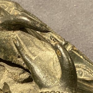 Een Chinese bronzen figuur van Boeddha op een lotustroon, Ming — foto 16