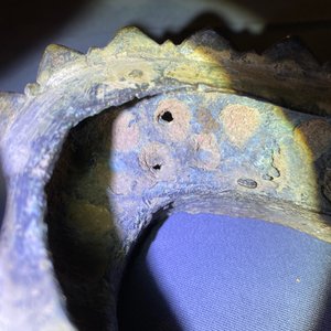 Een Chinese bronzen figuur van Boeddha op een lotustroon, Ming — foto 25