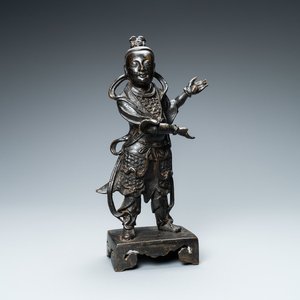 Een Chinese bronzen figuur van een dienaar, Ming — foto 1