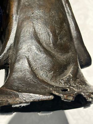 Een Chinese bronzen figuur van een staande Guanyin, Ming — foto 11