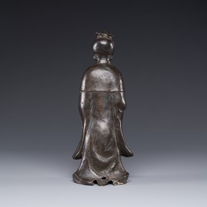Een Chinese bronzen figuur van een staande Guanyin, Ming — foto 3