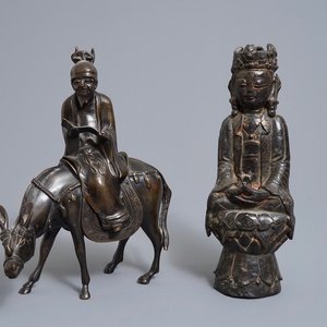 Een Chinese bronzen figuur van Guanyin en een groep met wijze op ezel, Ming en later — foto 1