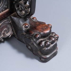 Een Chinese bronzen gong in gesculpteerde houten standaard, 19e eeuw — foto 10