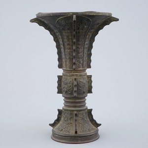 Een Chinese bronzen gu vaas, late Ming Dynastie — foto 1