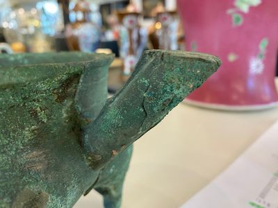Een Chinese bronzen 'he' wijnkan, Westelijke Zhou, ca. 11e-8e v.C. — foto 8