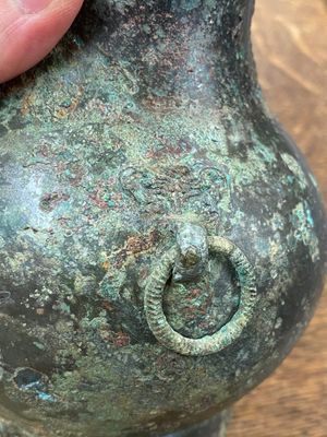 Een Chinese bronzen 'hu' vaas met deksel, Han — foto 13
