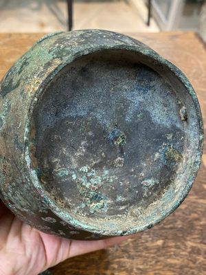 Een Chinese bronzen 'hu' vaas met deksel, Han — foto 14