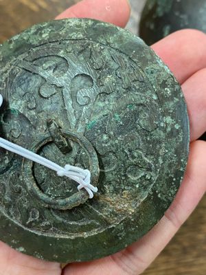 Een Chinese bronzen 'hu' vaas met deksel, Han — foto 7