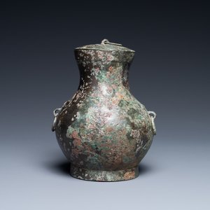 Een Chinese bronzen 'hu' vaas met deksel, Han — foto 3