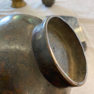 Een Chinese bronzen 'hu' wijnkan met knoflookhals, Oostelijke Zhou/Han — foto 13