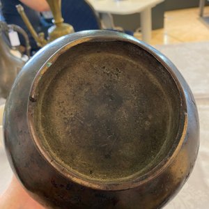 Een Chinese bronzen 'hu' wijnkan met knoflookhals, Oostelijke Zhou/Han — foto 10