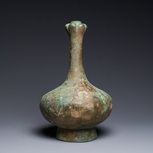 Een Chinese bronzen knoflookhalsvaas, Han — foto 2