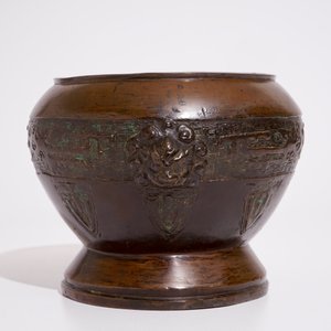 Een Chinese bronzen offerande kom, Xuande merk, 19/20e eeuw — foto 2