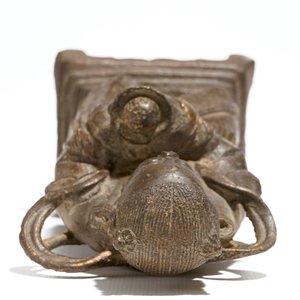Een Chinese bronzen Shancai figuur, Ming — foto 6