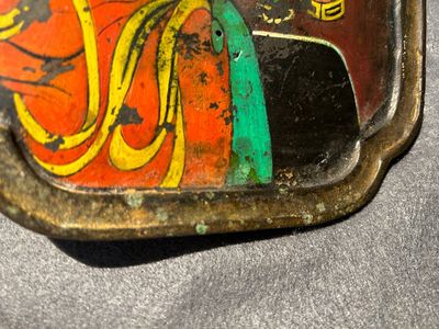 Een Chinese bronzen spiegel beschilderd met het portret van een dame, Tang — foto 6