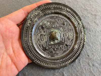 Een Chinese bronzen spiegel, Han — foto 2