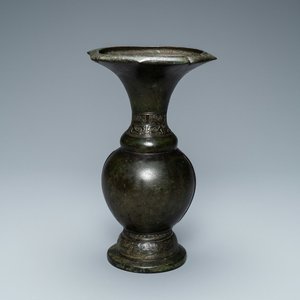 Een Chinese bronzen 'taotie' vaas, Song/Yuan — foto 1
