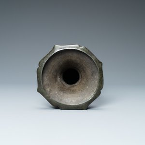 Een Chinese bronzen 'taotie' vaas, Song/Yuan — foto 6