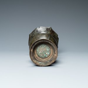 Een Chinese bronzen 'taotie' vaas, Song/Yuan — foto 7