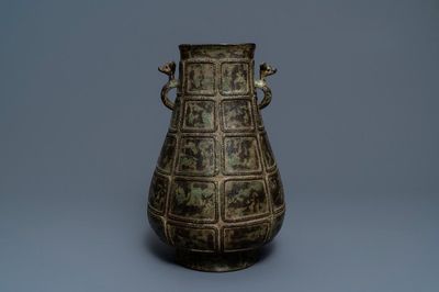 Een Chinese bronzen vaas in archaïsche stijl, 19e eeuw