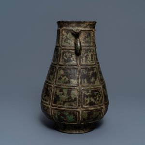 Een Chinese bronzen vaas in archaïsche stijl, 19e eeuw — foto 2