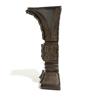 Een Chinese bronzen wandvaas met Xuande zes-karaktermerk, late Ming of vroege Qing — foto 4