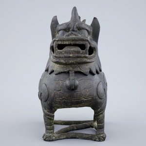 Een Chinese bronzen wierookbrander in de vorm van een Ki-Lin, late Ming Dynastie — foto 2