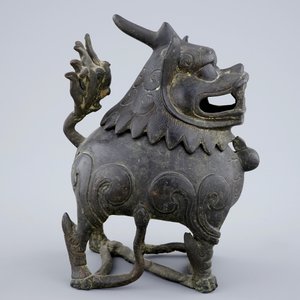 Een Chinese bronzen wierookbrander in de vorm van een Ki-Lin, late Ming Dynastie — foto 3