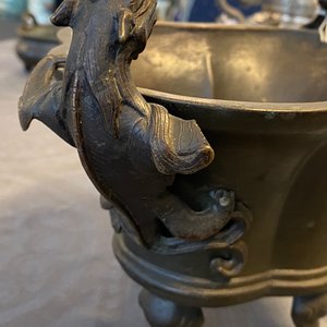 Een Chinese bronzen wierookbrander met chilong handgrepen, Xuande mark, 18e eeuw — foto 15