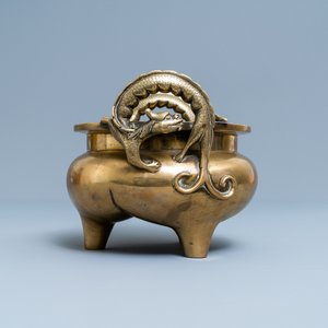 Een Chinese bronzen wierookbrander met chilong handgrepen, zegelmerk, 17/18e eeuw — foto 5