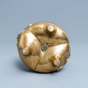 Een Chinese bronzen wierookbrander met chilong handgrepen, zegelmerk, 17/18e eeuw — foto 7
