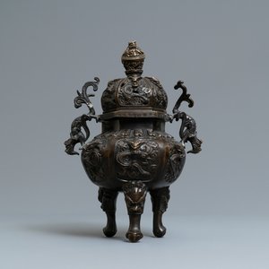 Een Chinese bronzen wierookbrander met deksel, Xuande merk, 19/20e eeuw — foto 1