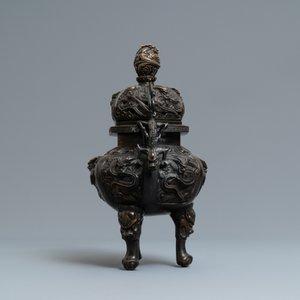Een Chinese bronzen wierookbrander met deksel, Xuande merk, 19/20e eeuw — foto 2