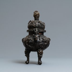 Een Chinese bronzen wierookbrander met deksel, Xuande merk, 19/20e eeuw — foto 4