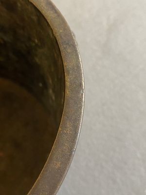 Een Chinese bronzen wierookbrander met dierenkoppen als handgrepen, Xuande merk, Kangxi — foto 9