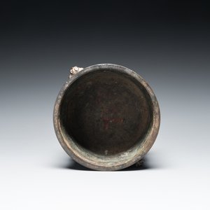 Een Chinese bronzen wierookbrander met dierenkoppen als handgrepen, Xuande merk, Kangxi — foto 6