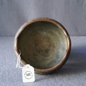 Een Chinese bronzen wierookbrander met feniksen en pioenen, Xuande merk, 18e eeuw — foto 27