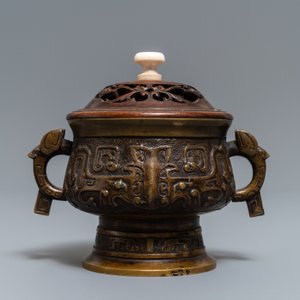 Een Chinese bronzen wierookbrander met houten deksel, Xuande merk, 19e eeuw — foto 4