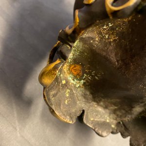 Een Chinese bronzen wierookbrander met 'lotusblad' deksel en sokkel, 17/18e eeuw — foto 14